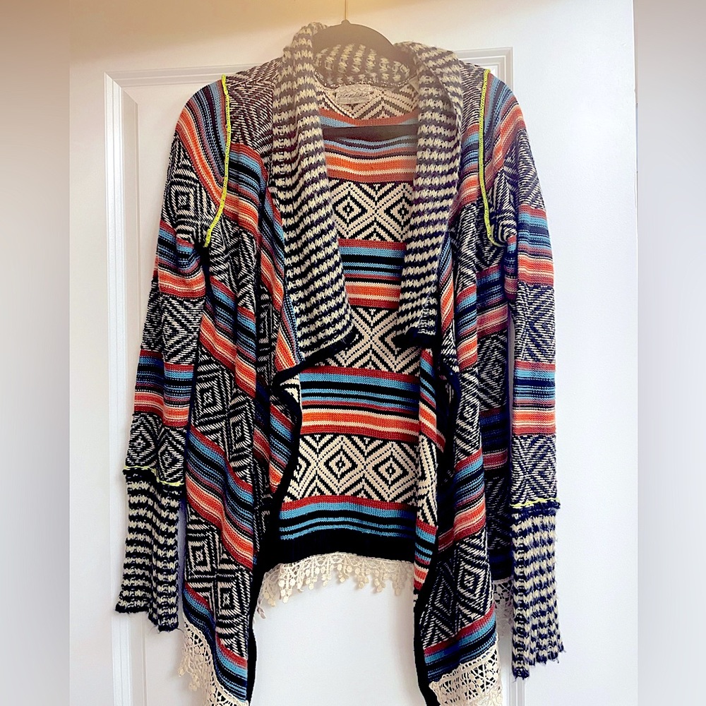 Gimmicks by BKE shawl sweater cardigan geometric pattern